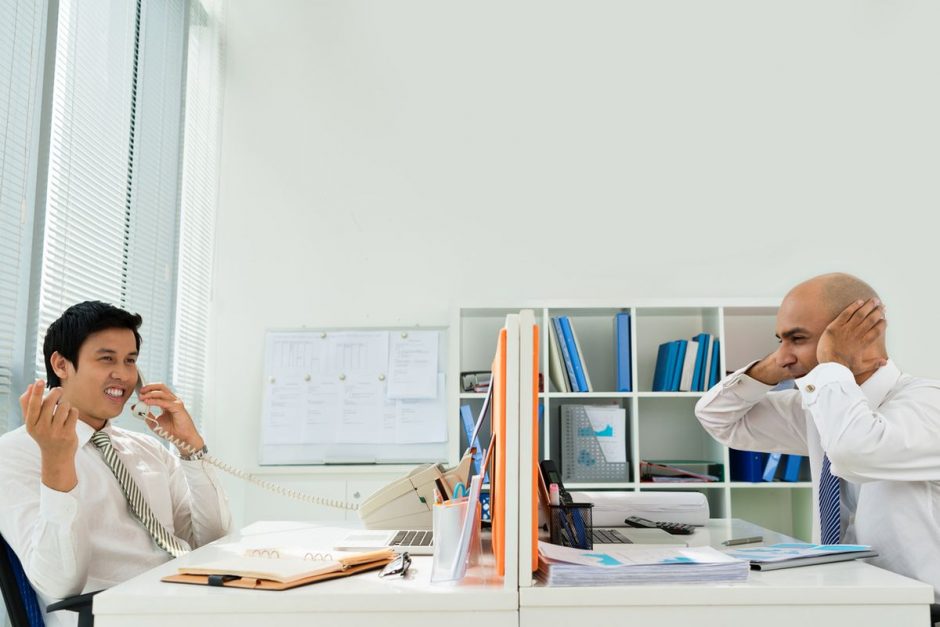 Mit wenigen Schritten weniger Lärm im Büro